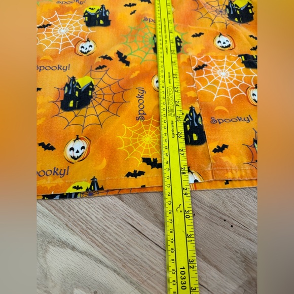 Halloween scrub top Size 2X Haunted House Pumpkin Spider Spooky Orange‎ Black - Picture 5 of 6